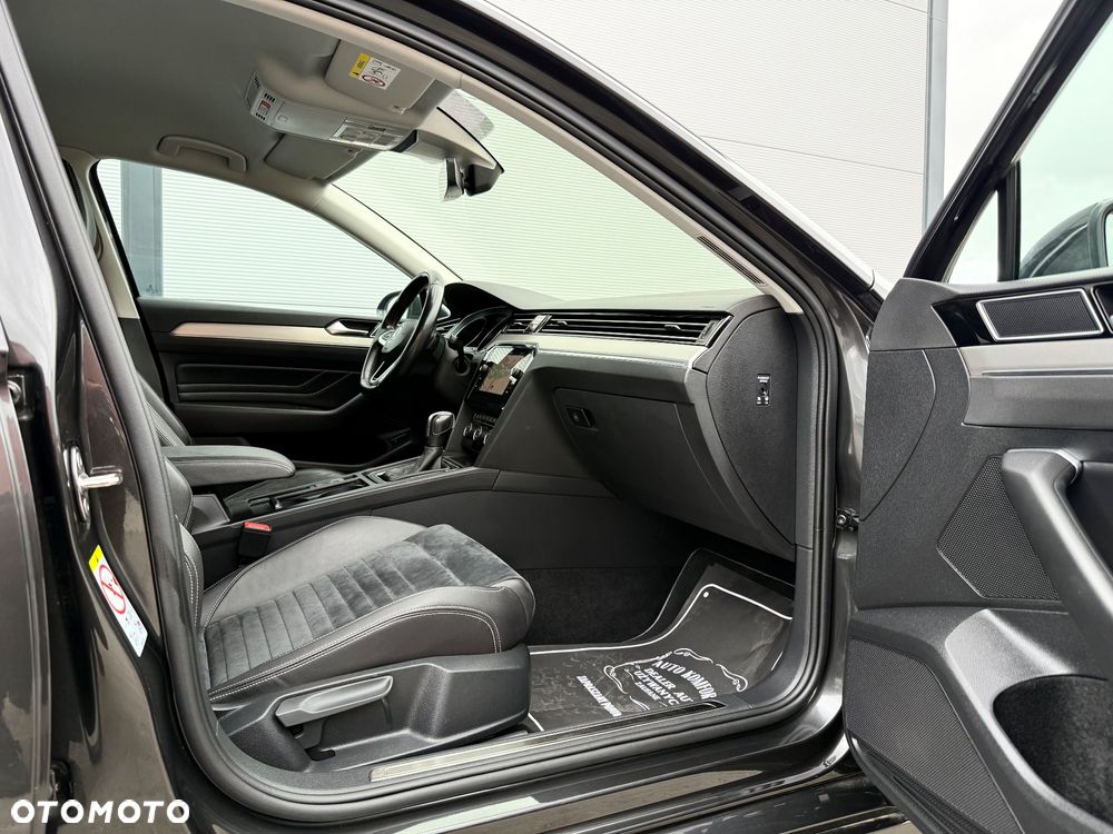 Volkswagen Passat Variant 2.0 TDI SCR DSG BlueMotion Highline - 26