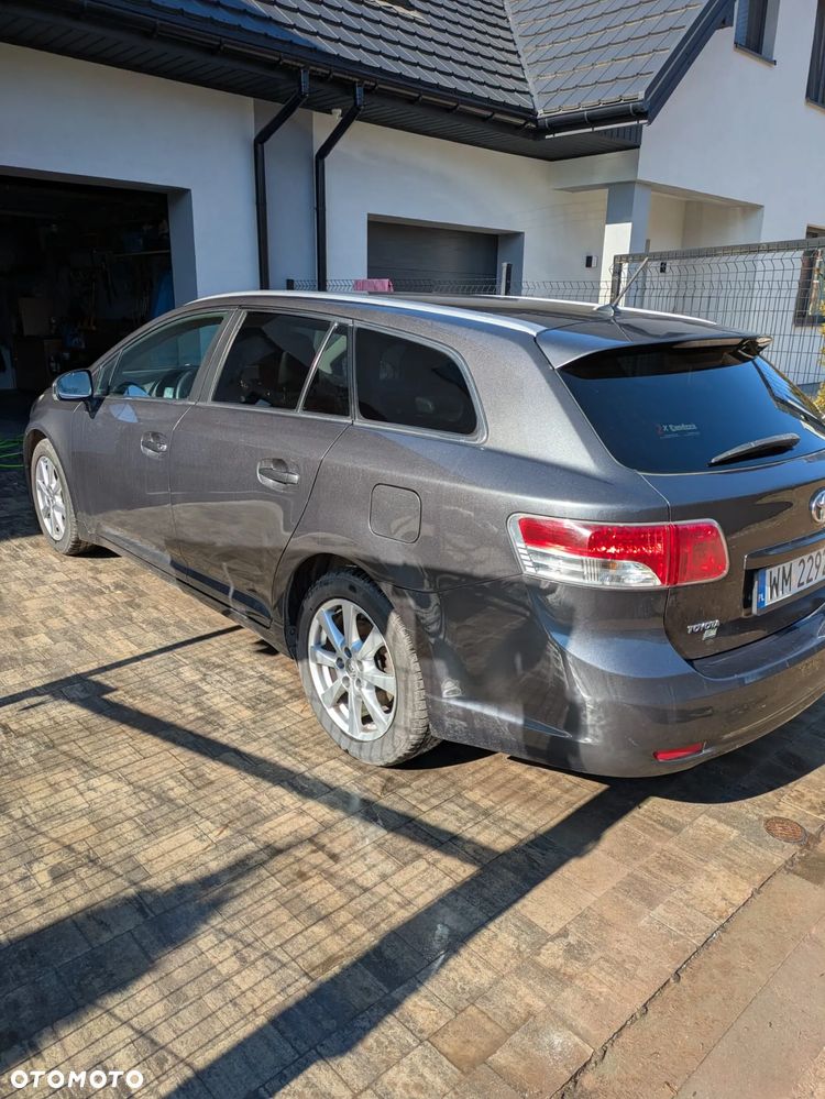 Toyota Avensis 2.0 D-4D Sol - 2