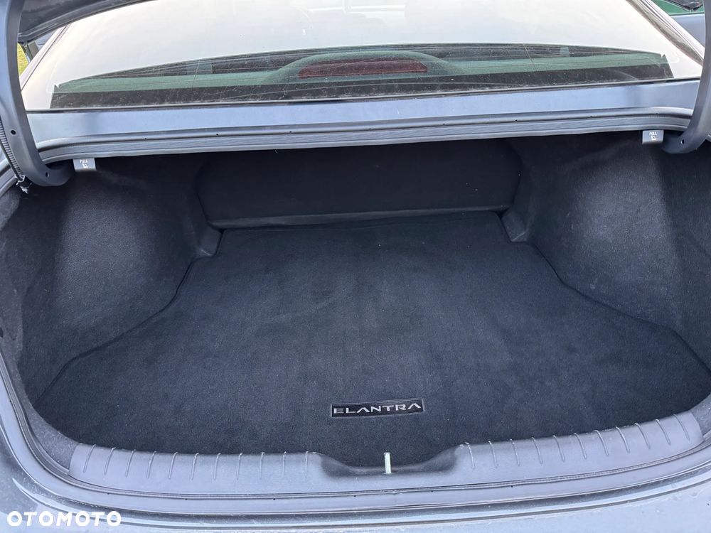 Hyundai Elantra 1.6 Style Premiere - 10