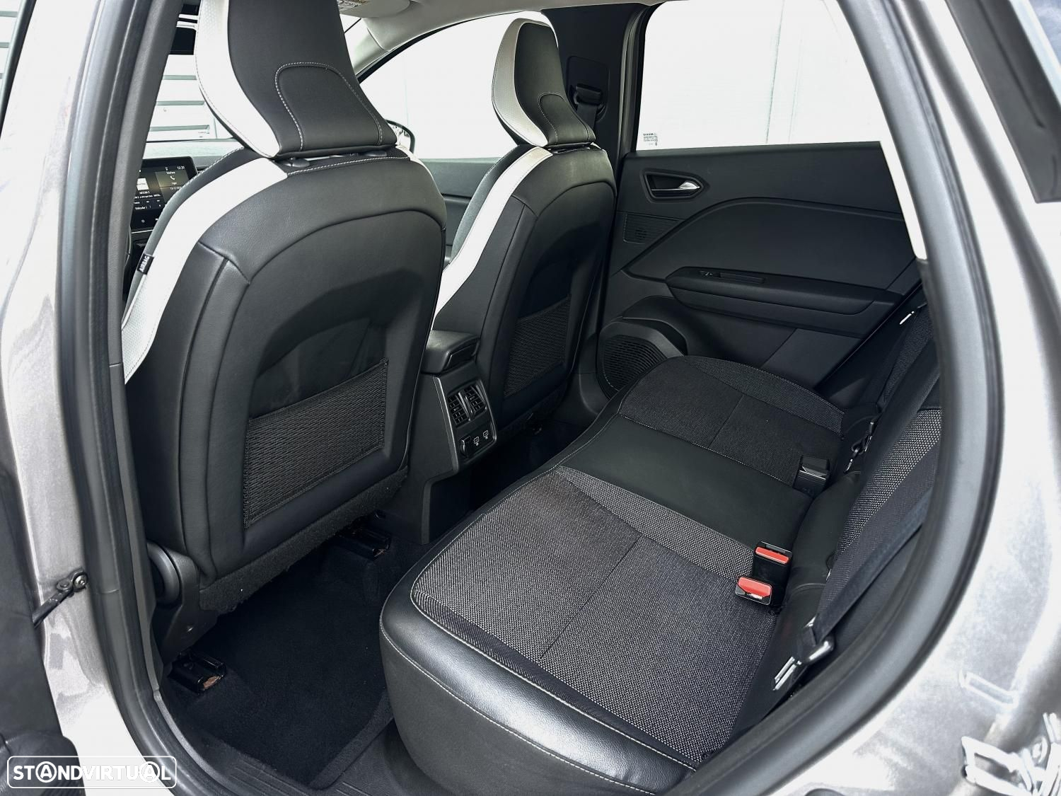 Renault Captur 1.0 TCe Exclusive - 26