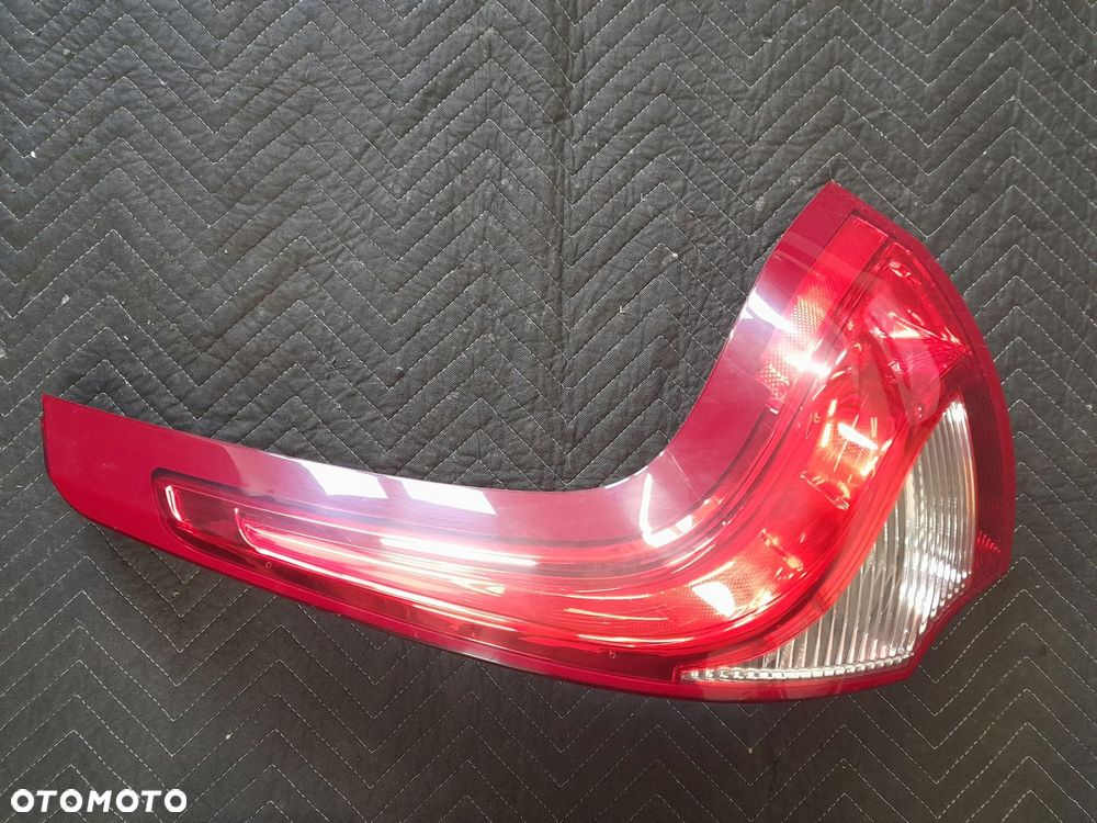 lampa prawy tył 31323035 volvo xc60 lift 2014r - 1