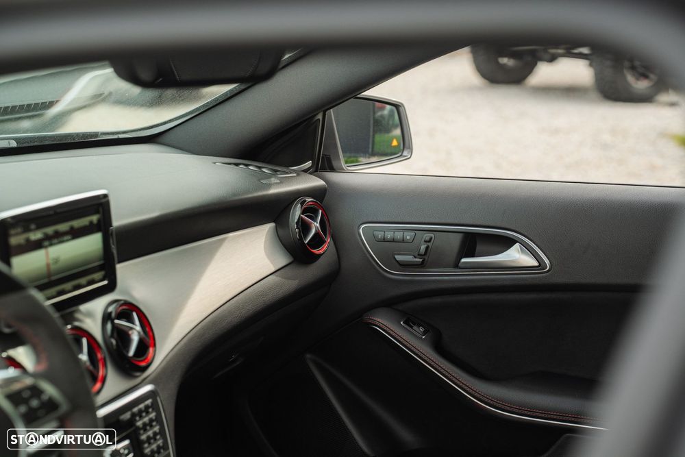 Mercedes-Benz GLA 45 AMG 4Matic 7G-DCT - 27