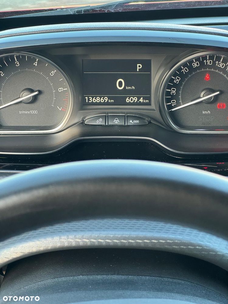 Peugeot 2008 1.2 Pure Tech Allure S&S EAT6 - 11
