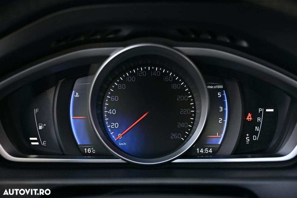 Volvo V40 D3 Geartronic RDesign - 23