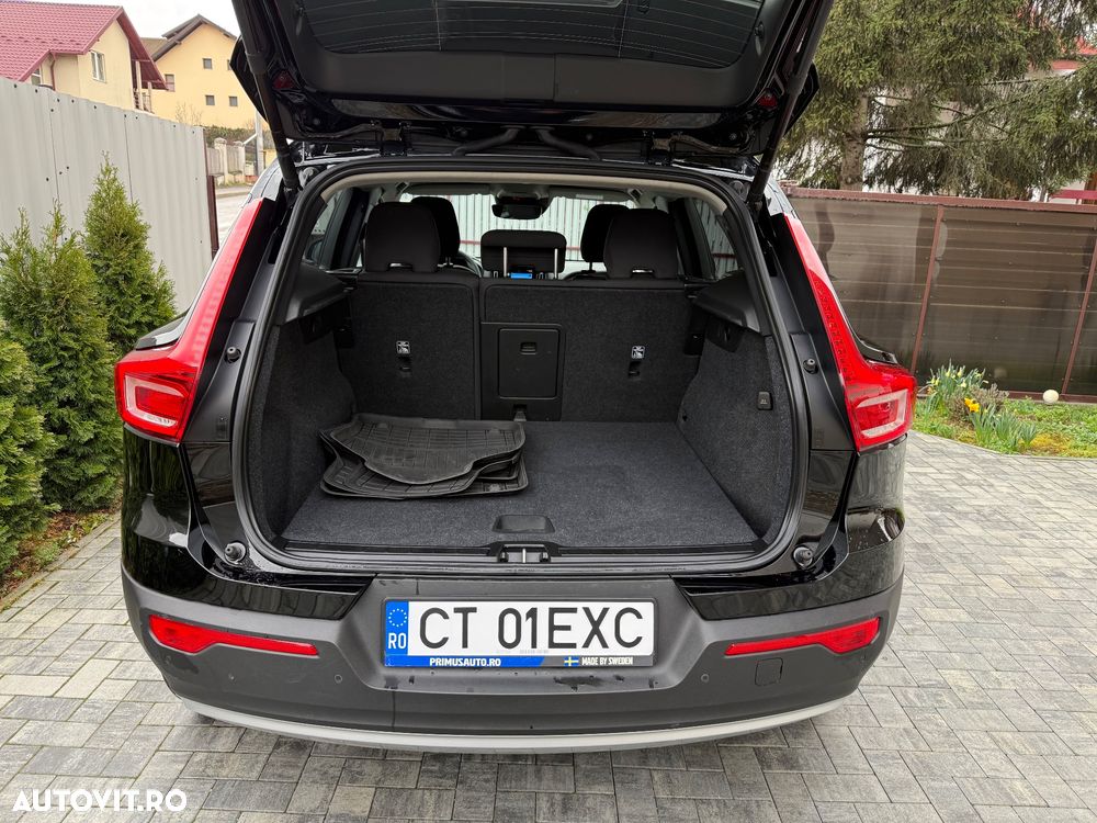 Volvo XC 40 B4 AT8 Mild Hybrid Momentum Pro - 25