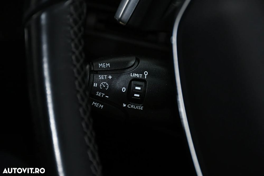 Peugeot 3008 PureTech 130 Stop & Start GPF EAT8 Allure - 24