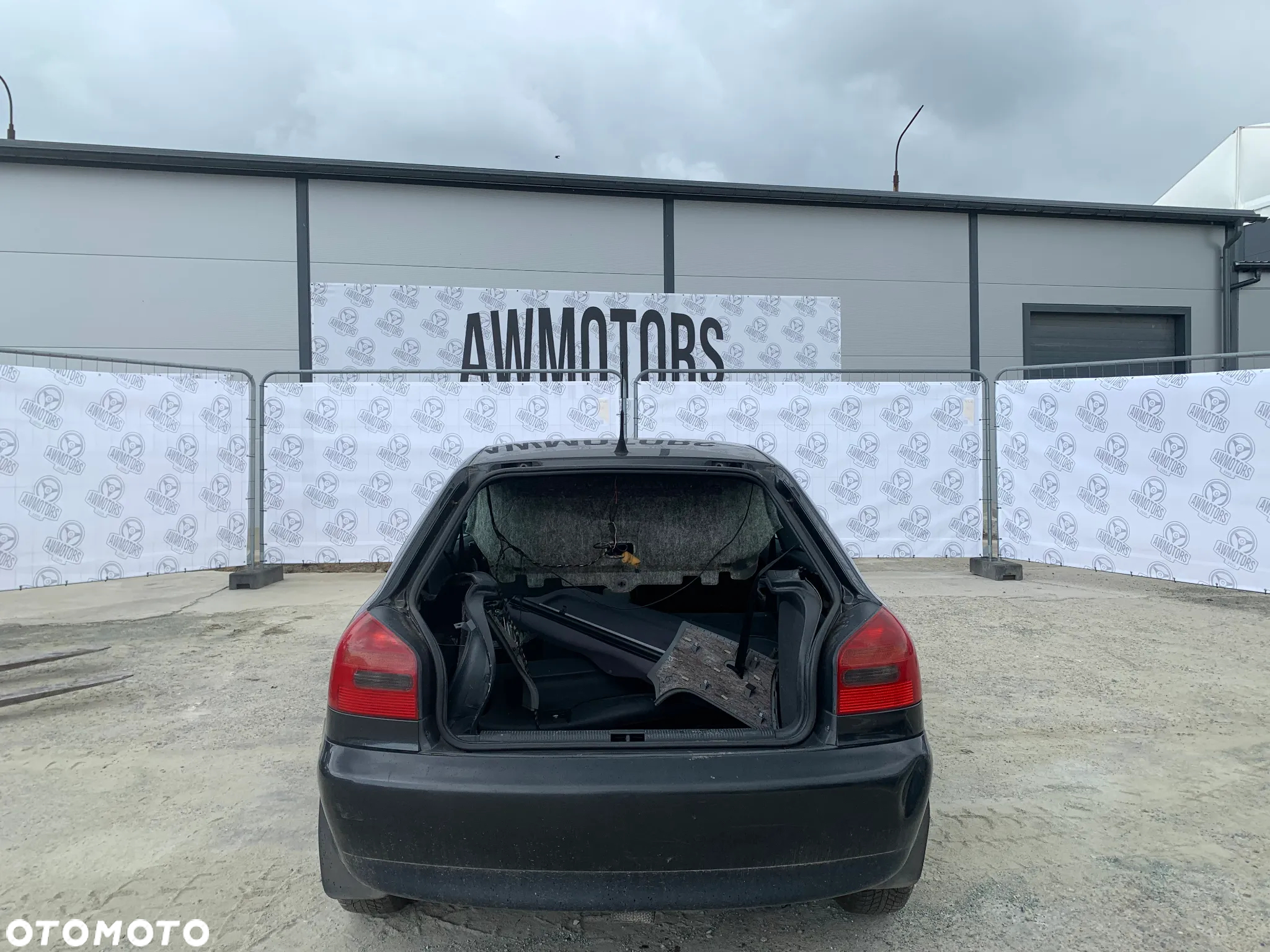 AUDI A3 8L 849 1997 *SAMOCHÓD NA CZĘŚCI* MASKA LAMPA DRZWI LUSTERKO ZDERZAK GRILL BŁOTNIK KLAPA BELKA PRAWE LEWE PRZÓD TYŁ - 4