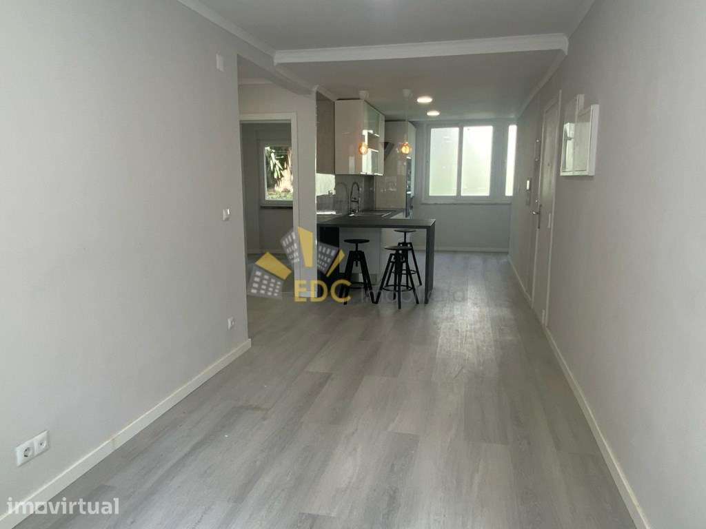 Apartamento T2 Totalmente Remodelado em zona Premium de Benfica | A... - Grande imagem: 3/25