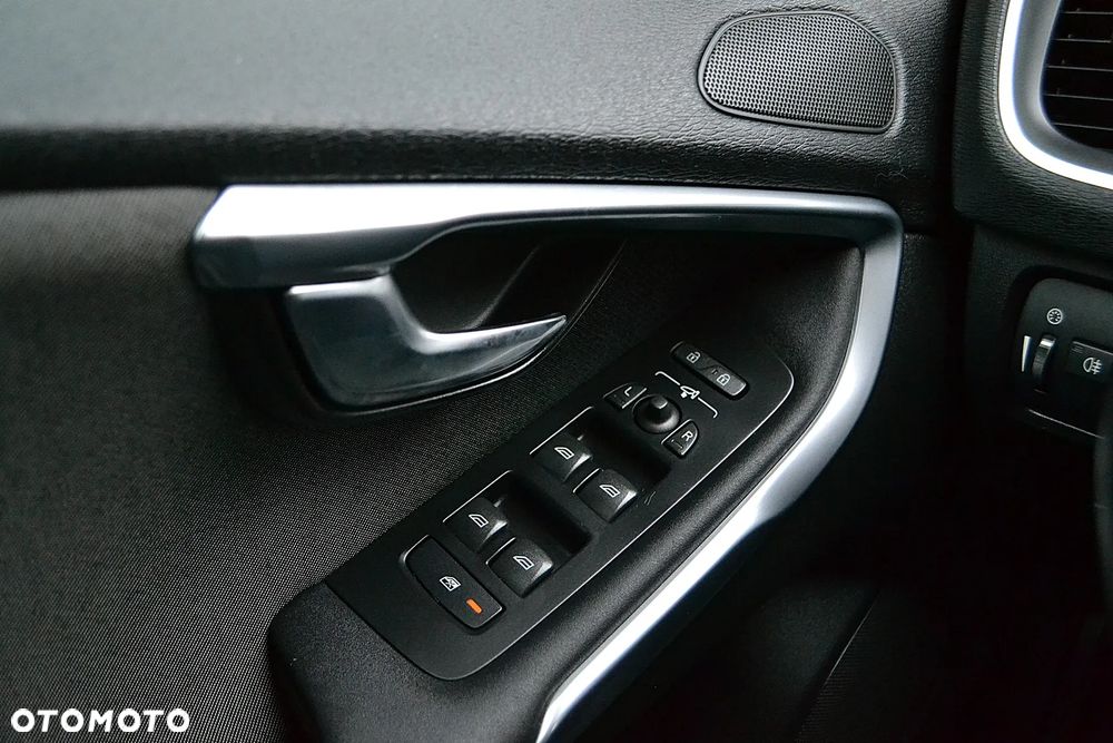 Volvo V40 Cross Country D2 Momentum - 12