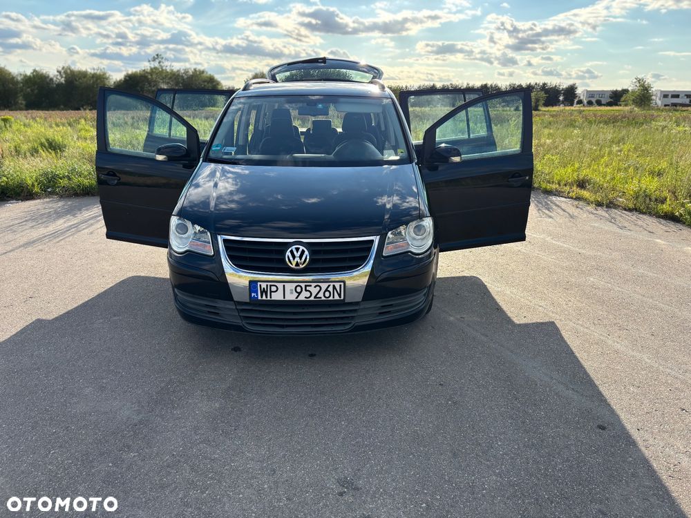 Volkswagen Touran - 4