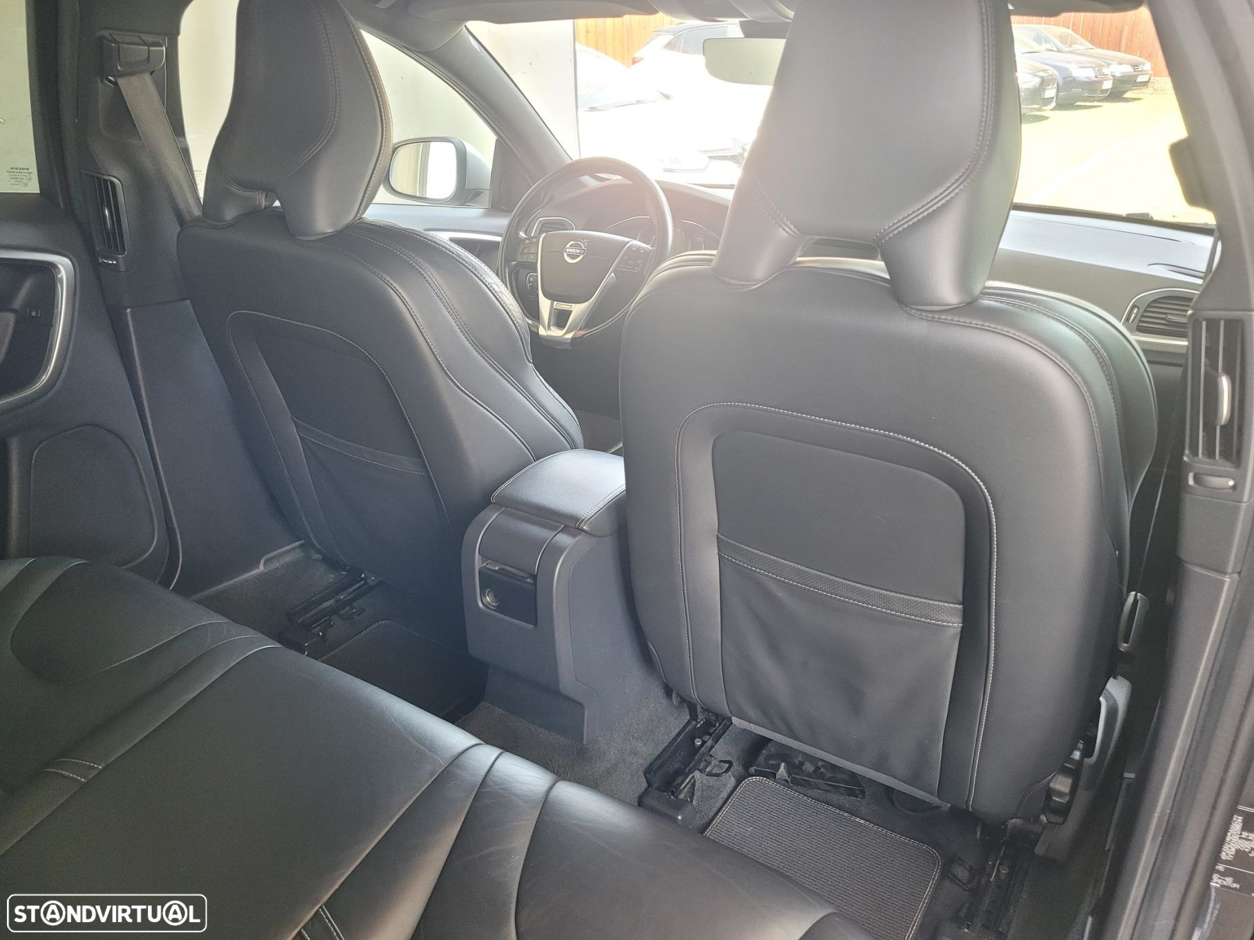Volvo V60 2.4 D6 R-Design AWD Phev - 17