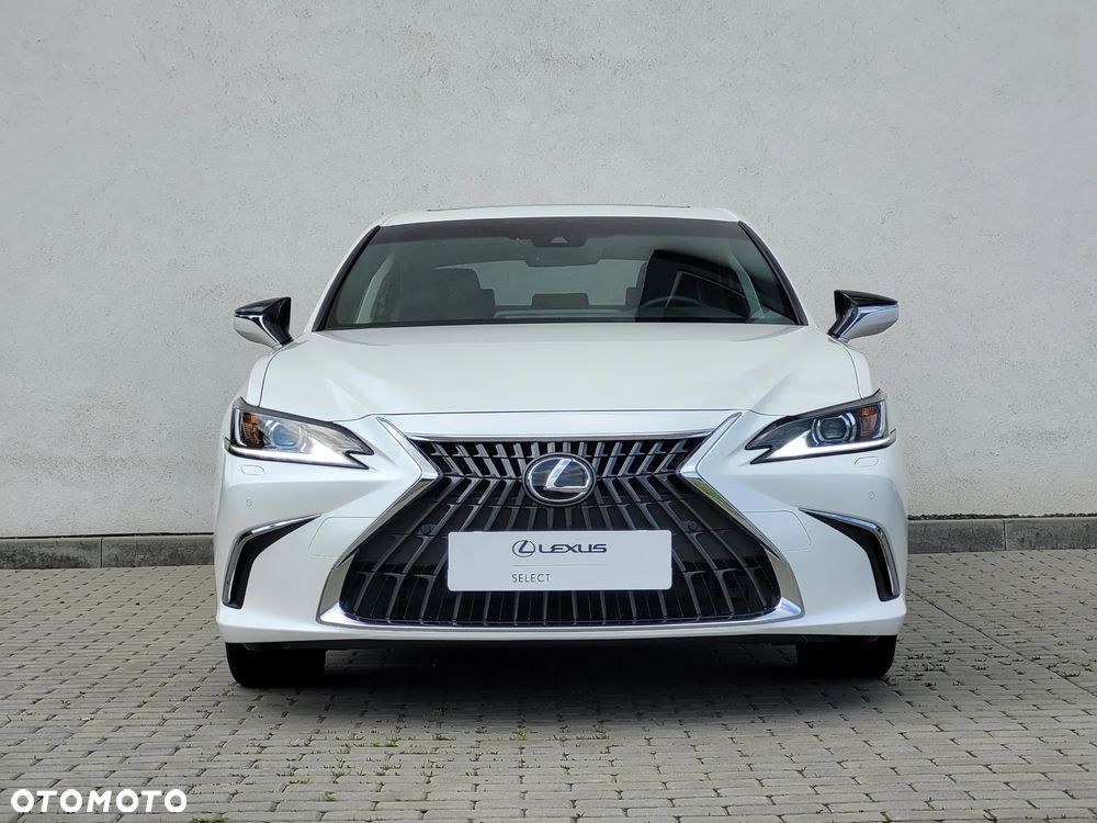 Lexus ES - 7