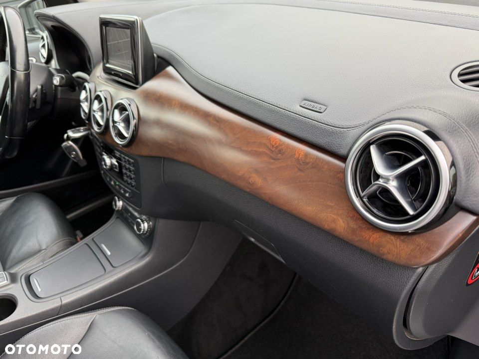 Mercedes-Benz Klasa B 180 (BlueEFFICIENCY) 7G-DCT - 33