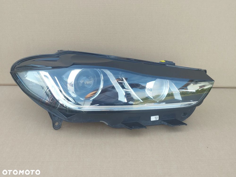 Jaguar XE 15-19r lampa prawa przód przednia Bi Xenon UK - 1