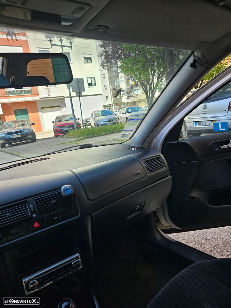 VW Golf 1.4i 25 Anos - 17