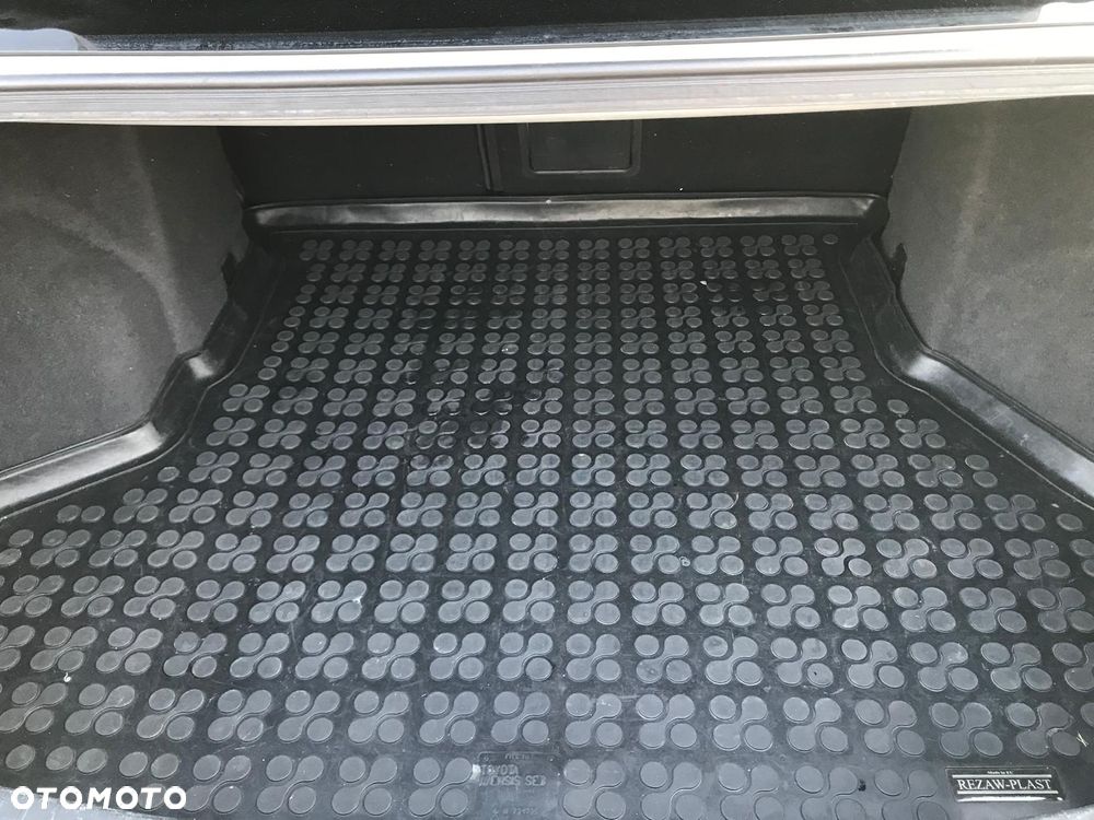 Toyota Avensis 2.0 D-4D Prestige - 8