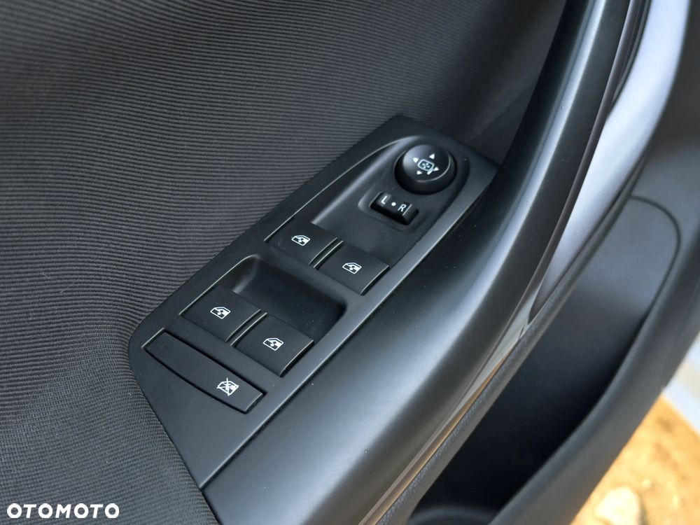 Opel Astra 1.6 CDTI Dynamic S&S - 26