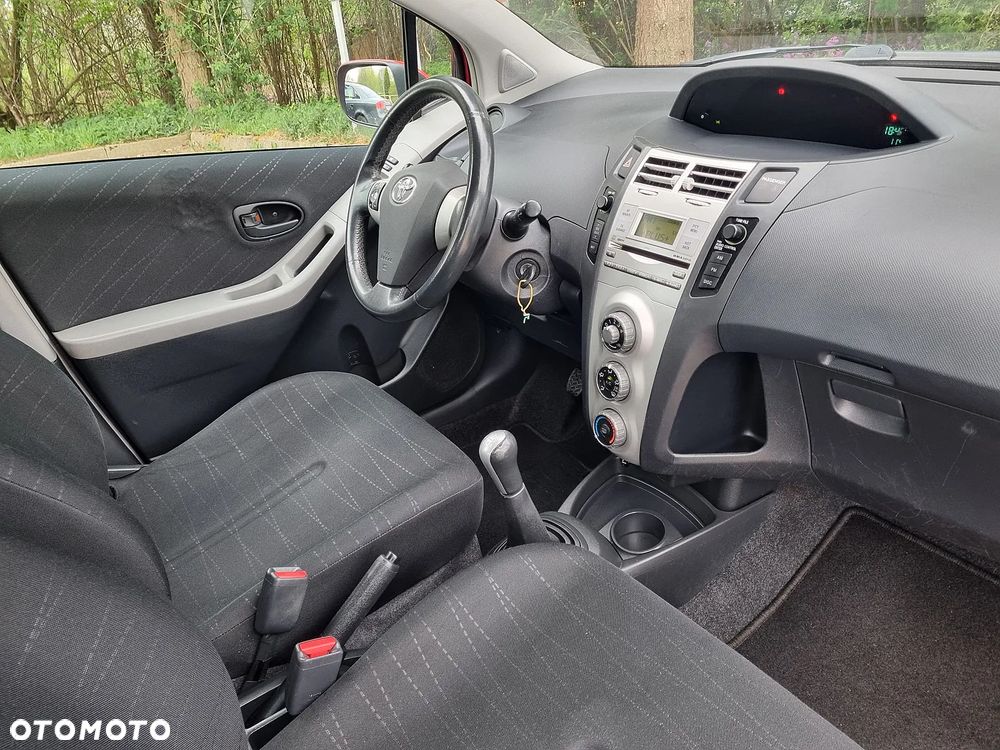 Toyota Yaris 1.3 Sol - 13