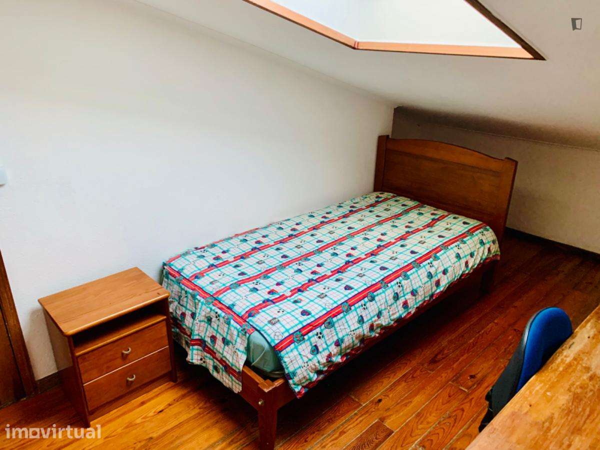 Quarto - localizado em Conchada Coimbra - Grande imagem: 3/11