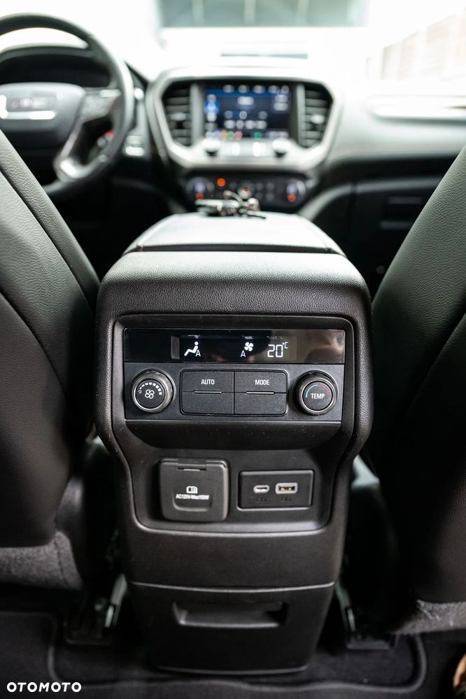 GMC Acadia - 27