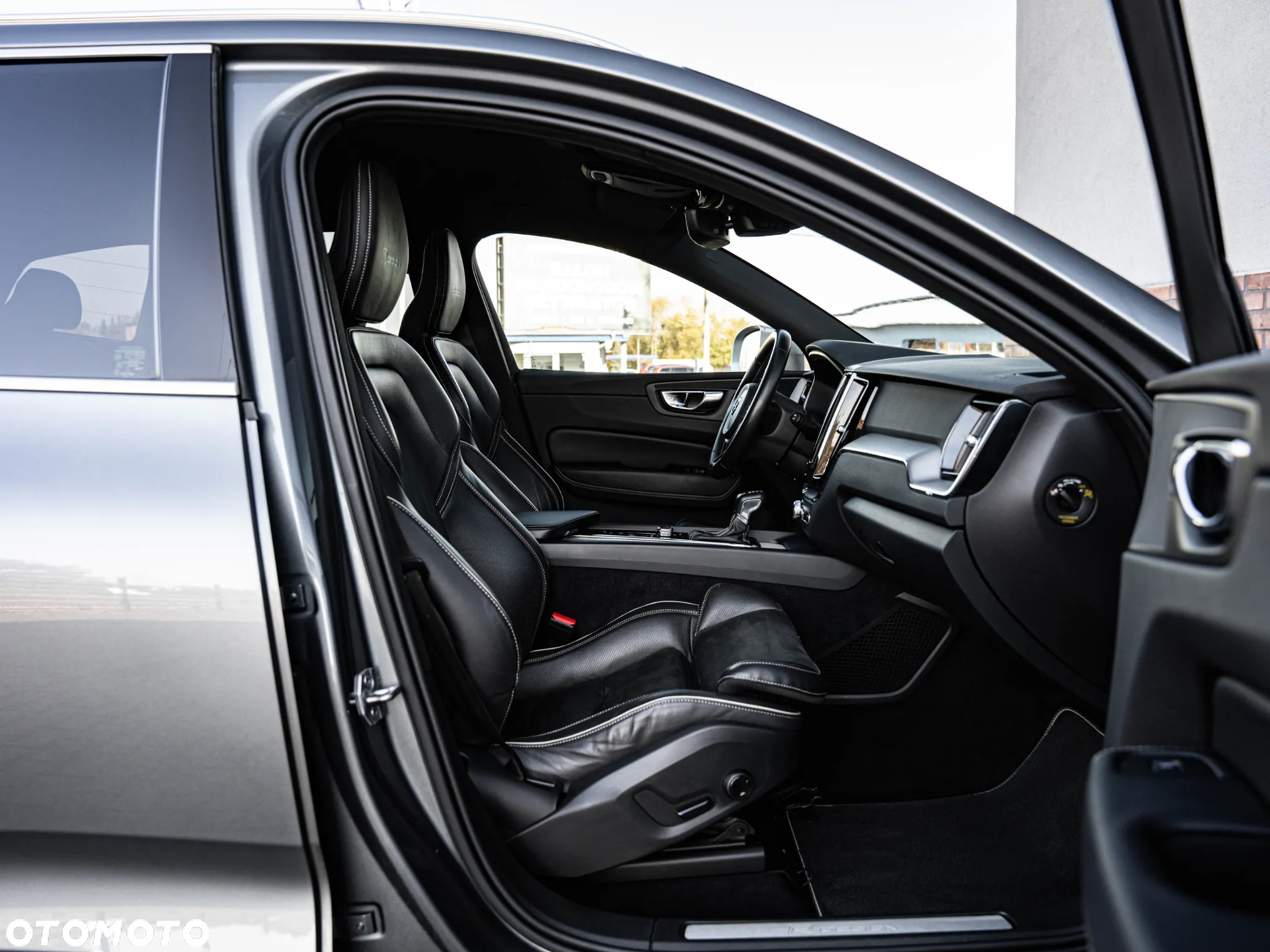 Volvo XC 60 D4 R-Design - 27