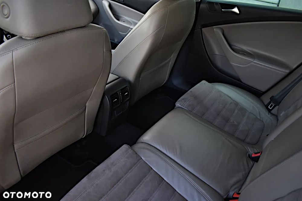 Volkswagen Passat - 30