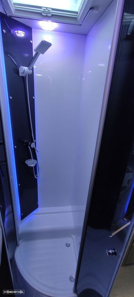 Chausson Titanium 708 (Cama central 7.10mt e sala face a face) - 7