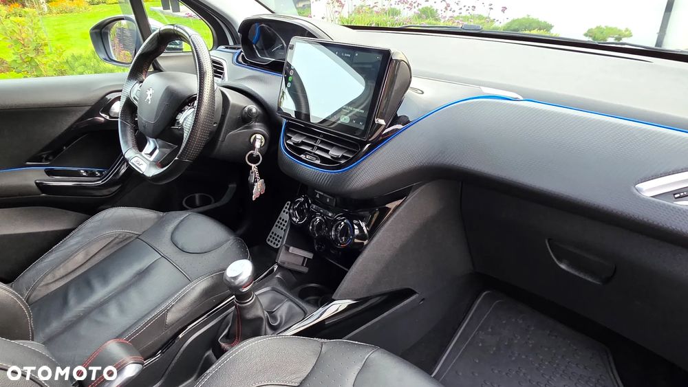 Peugeot 208 - 24