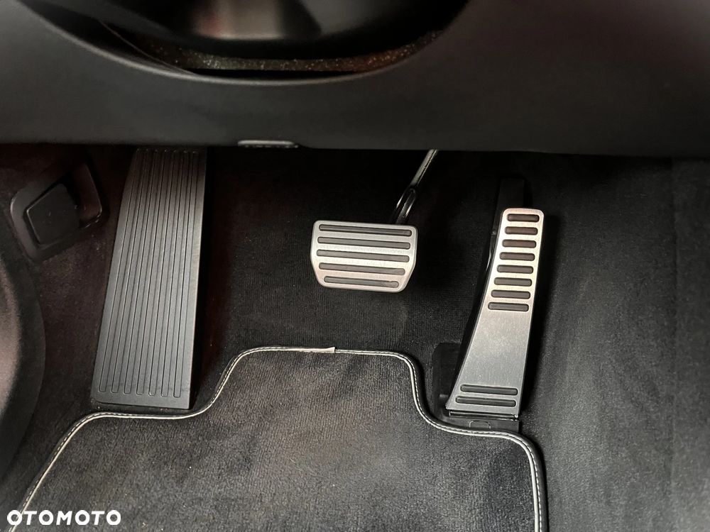 Volvo XC 60 B4 D AWD R-Design - 30