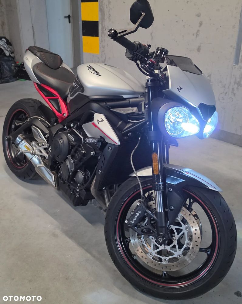 Triumph Street Triple - 1