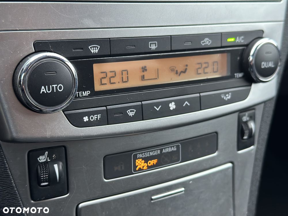 Toyota Avensis 1.8 Premium EU5 - 24