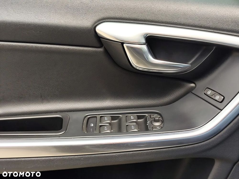 Volvo V60 D6 AWD Plug-in Hybrid Summum - 16