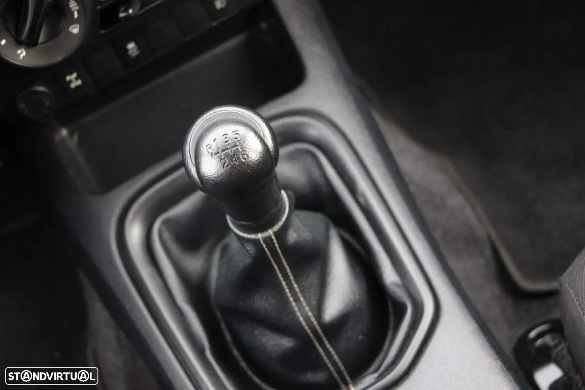 Toyota Hilux 2.4 D-4D 4WD CD CM - 14