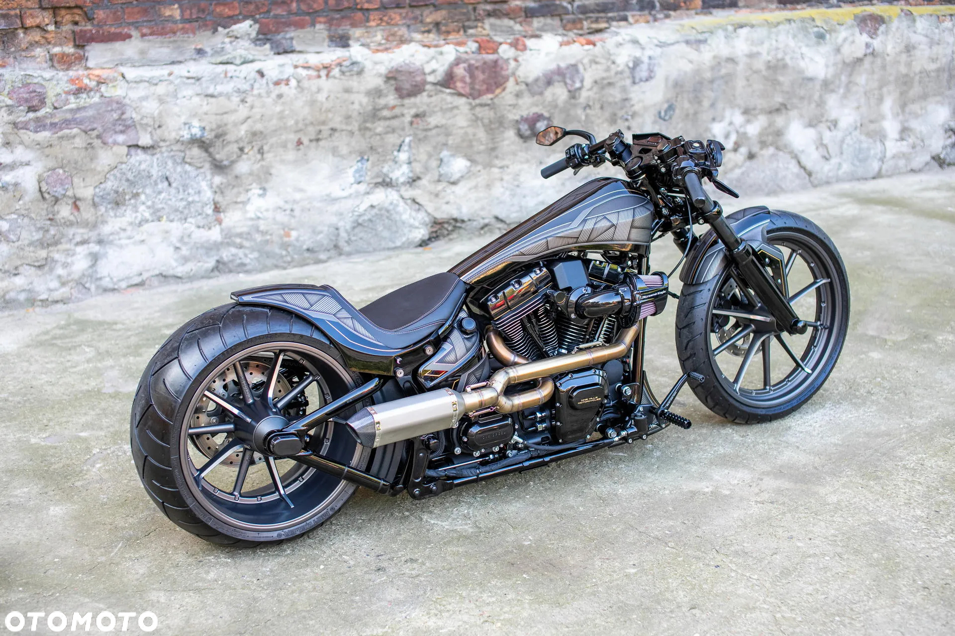 Harley-Davidson Softail Breakout - 3