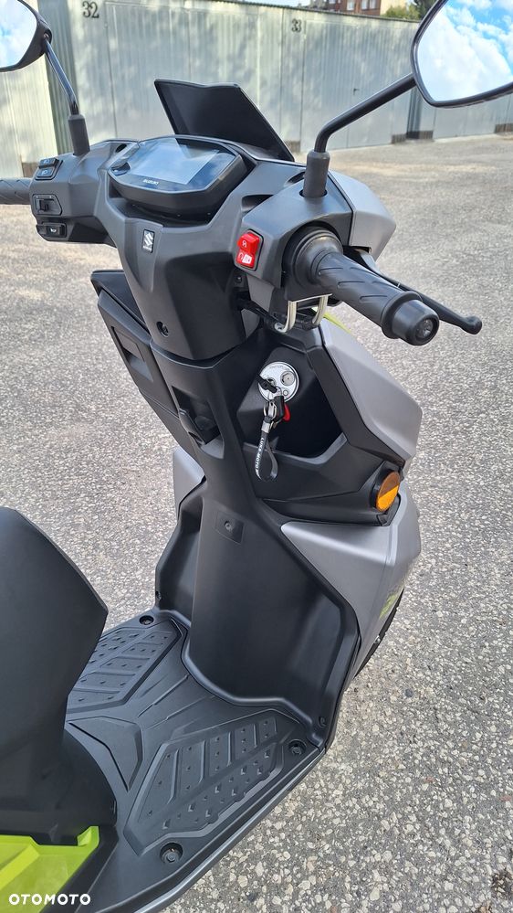 Suzuki Avenis - 18