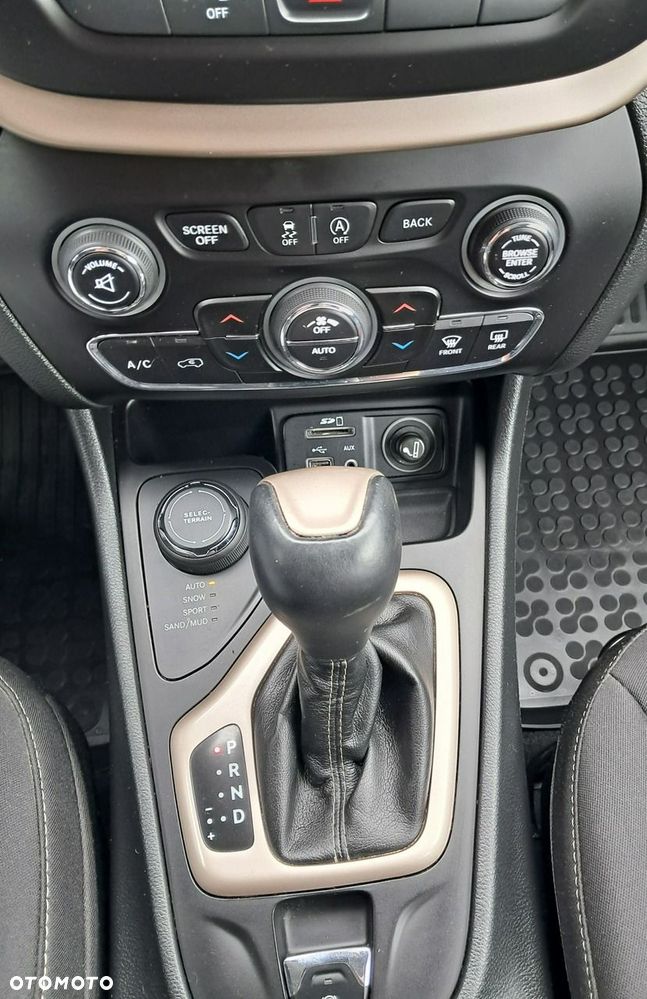 Jeep Cherokee - 20