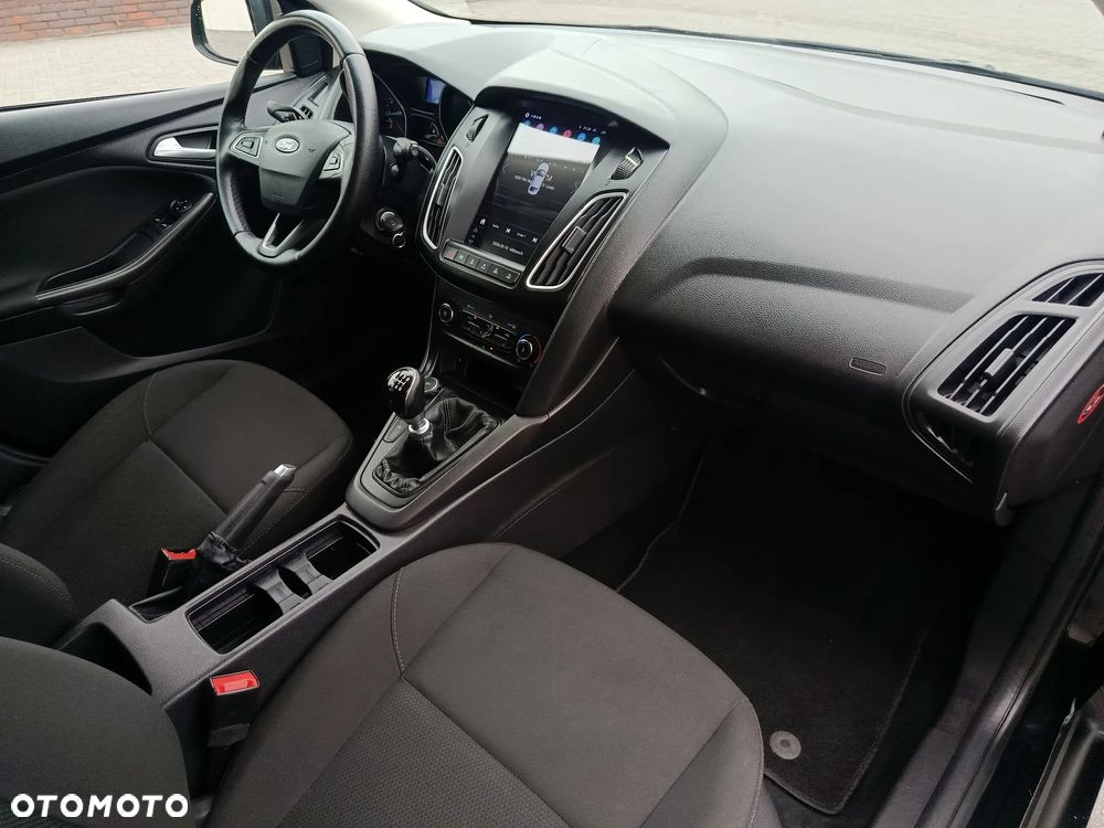 Ford Focus 1.0 EcoBoost Trend - 24