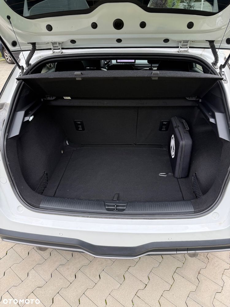 MG 4 Luxury 64 kWh - 11