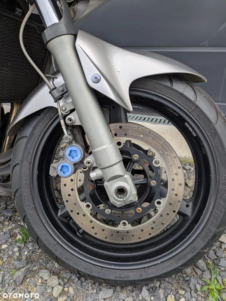 Yamaha FZS - 6