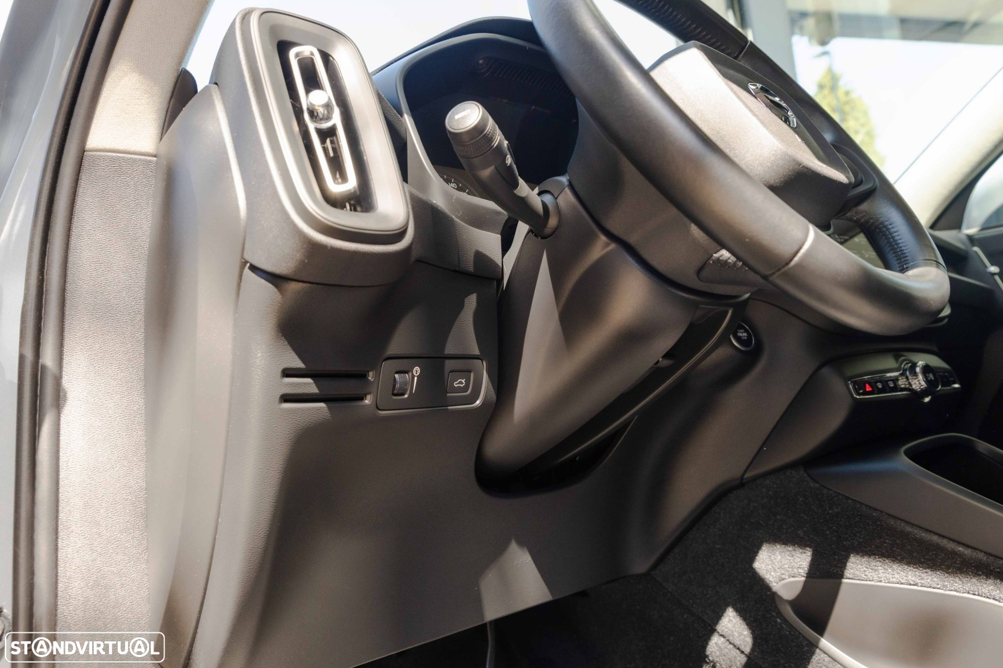 Volvo XC 40 1.5 T2 Momentum Core Geartronic - 13