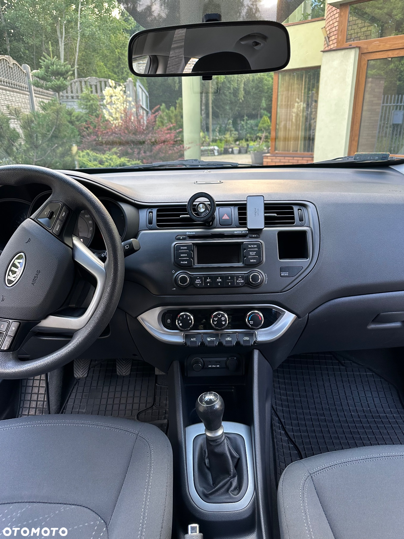 Kia Rio 1.2 L - 6