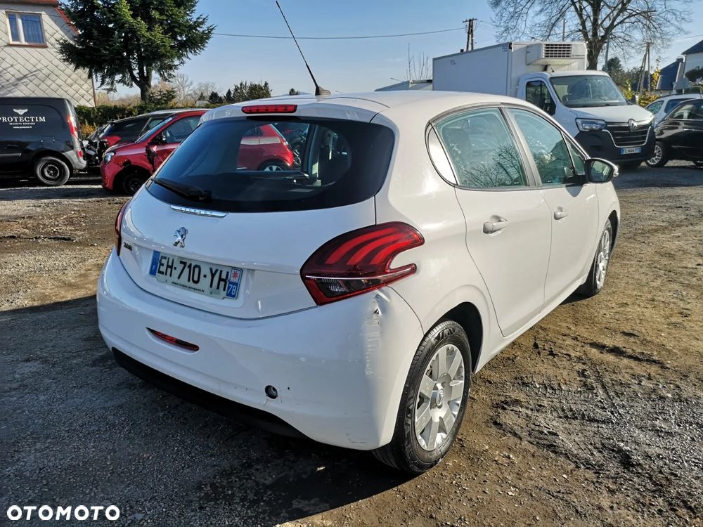 Peugeot 208 - 14