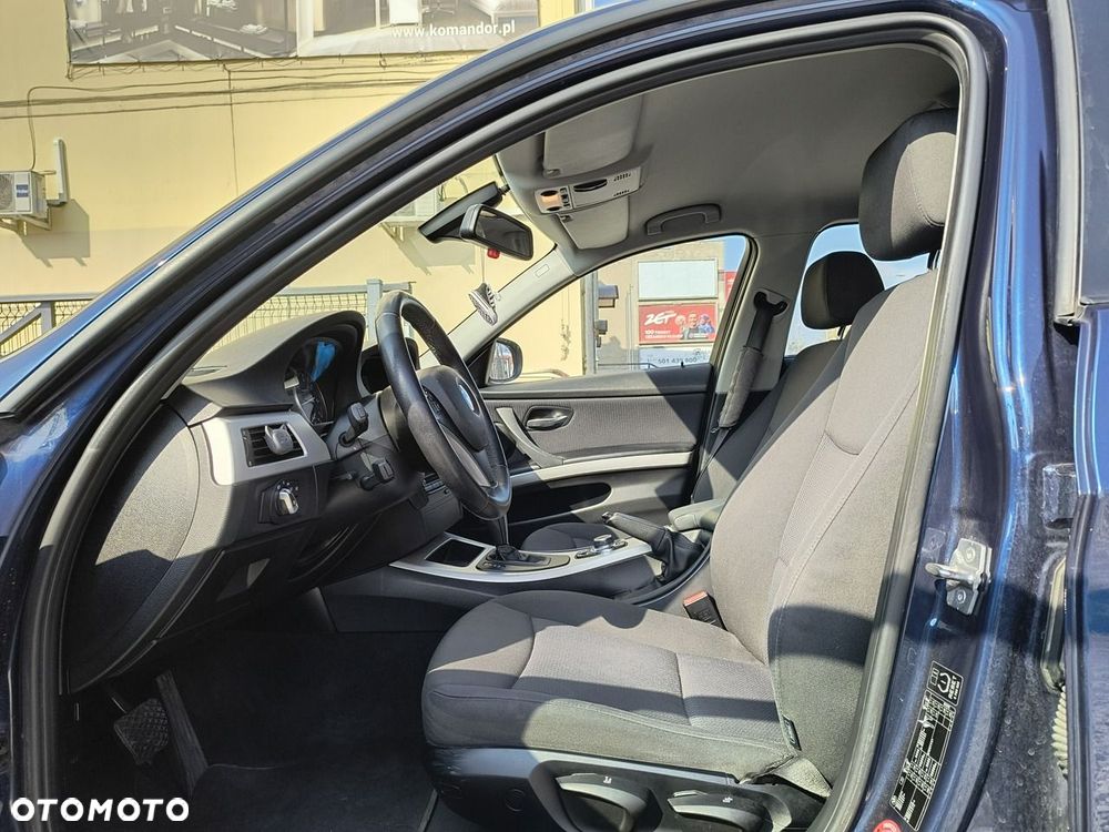 BMW Seria 3 318i - 9