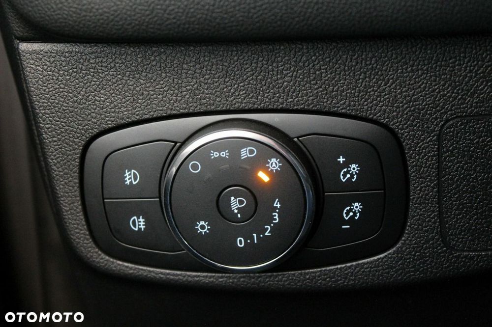 Ford Focus 1.0 EcoBoost Titanium - 25