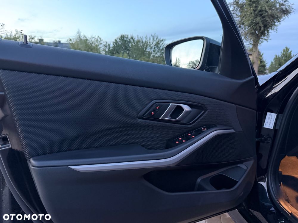 BMW Seria 3 320i - 24