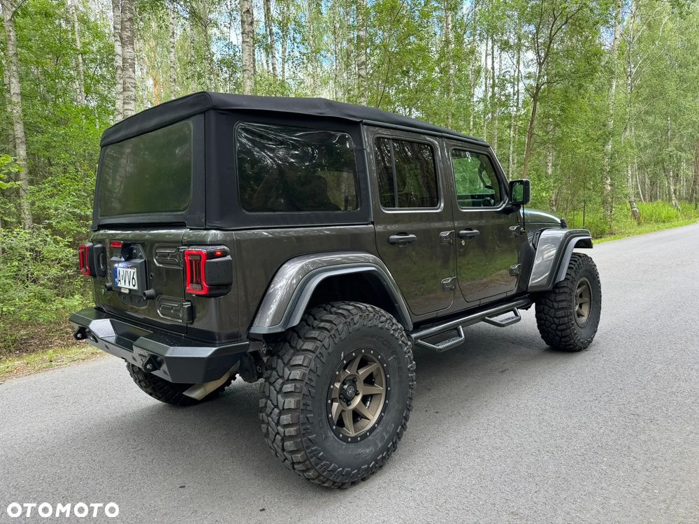 Jeep Wrangler - 4