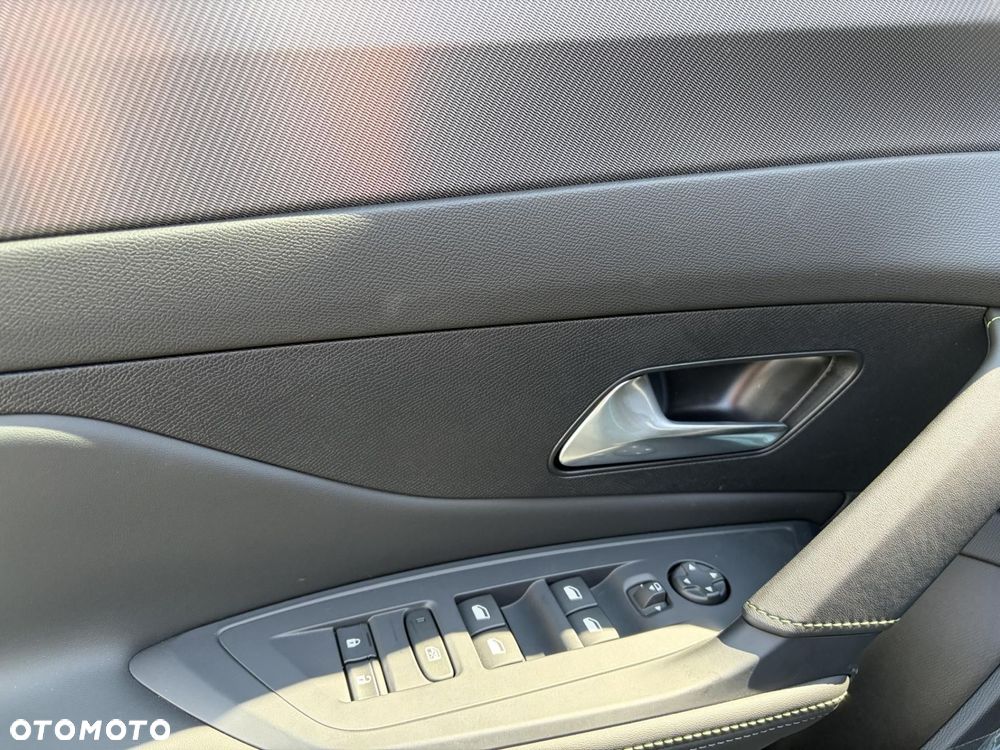 Peugeot 408 - 12