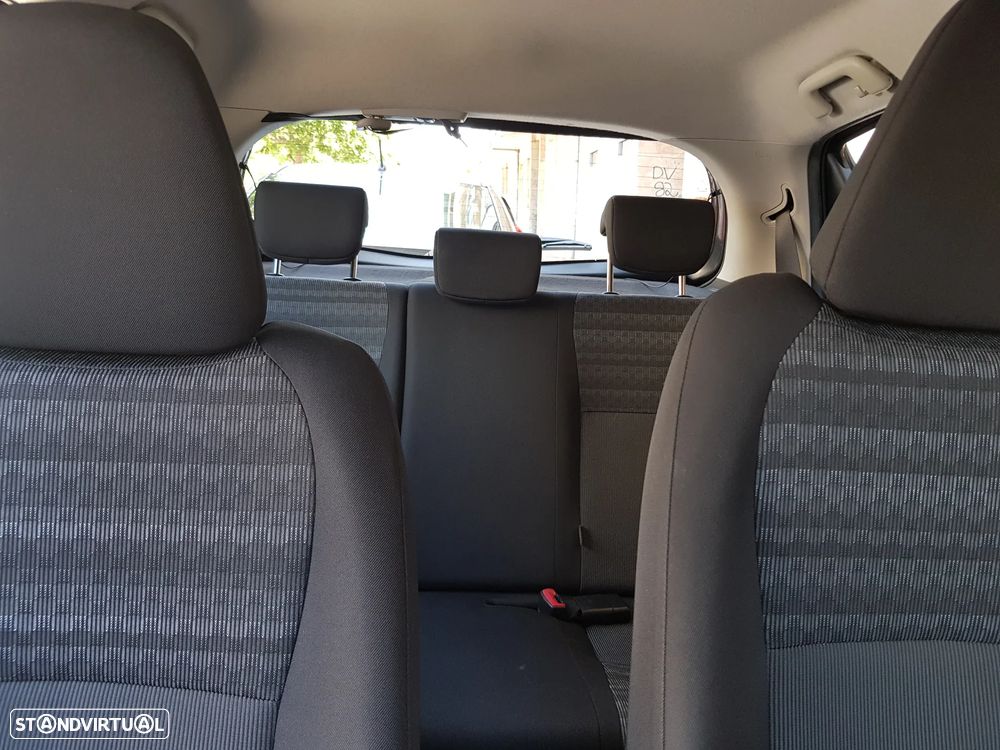 Toyota Yaris 1.4 D-4D Sport+Navi - 33