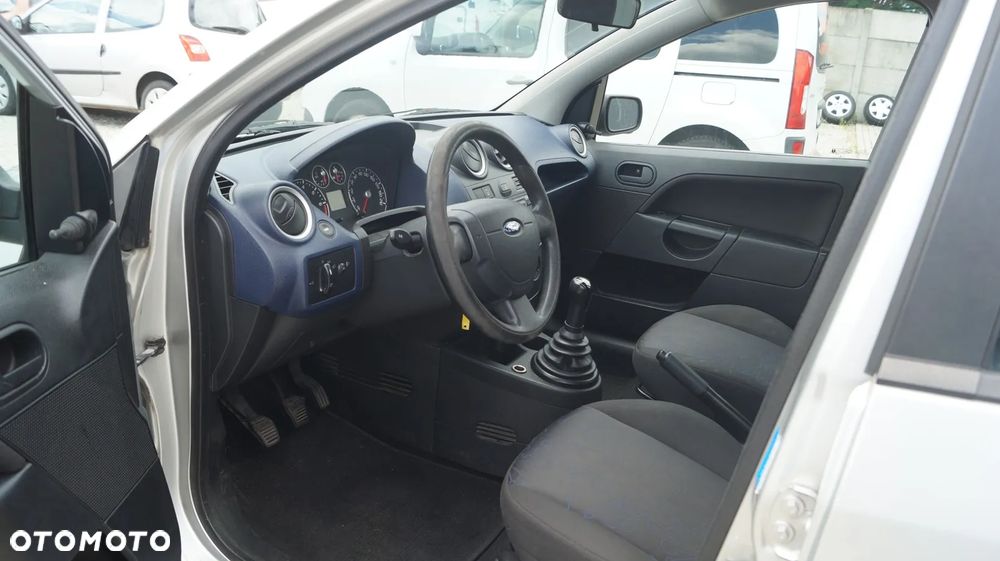 Ford Fiesta 1.3 Futura - 16