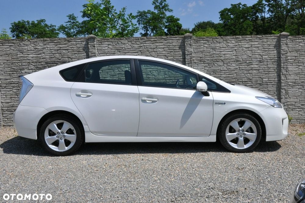Toyota Prius (Hybrid) Executive - 6